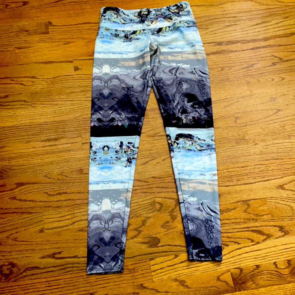 Onzie like new size Medium legging